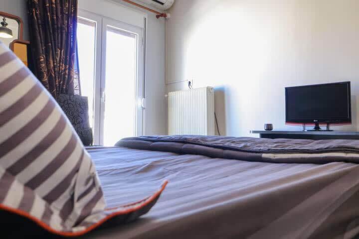 Topfloor Central Apt With Urban Views,3' To Metro Athens Exterior photo